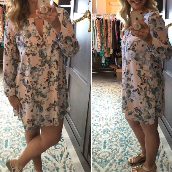 🐣🆕 Lovely Floral Dress with Long Sleeves, and Light Pastel Colors - Picture 2 of 5